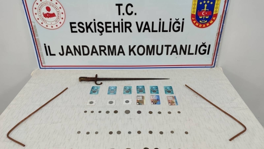Eskişehir’de jandarma operasyonu: 46 tarihi sikke ele geçirildi